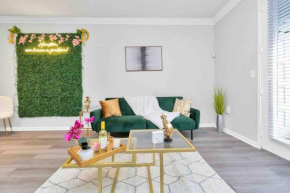 Luxurious & Comfy 2 BDR Apt with Gym